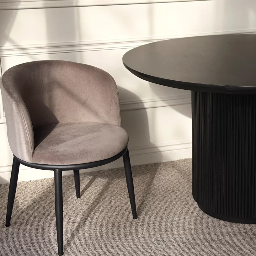 Стілець обідній , Ashen rose velvet black feet